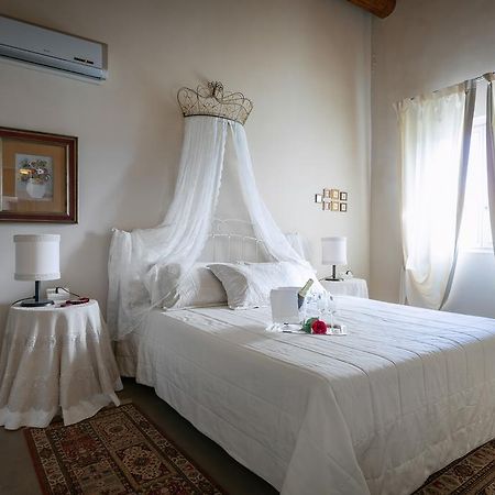 Corte Dei Soavi Suites - Apartments Soave  Rum bild