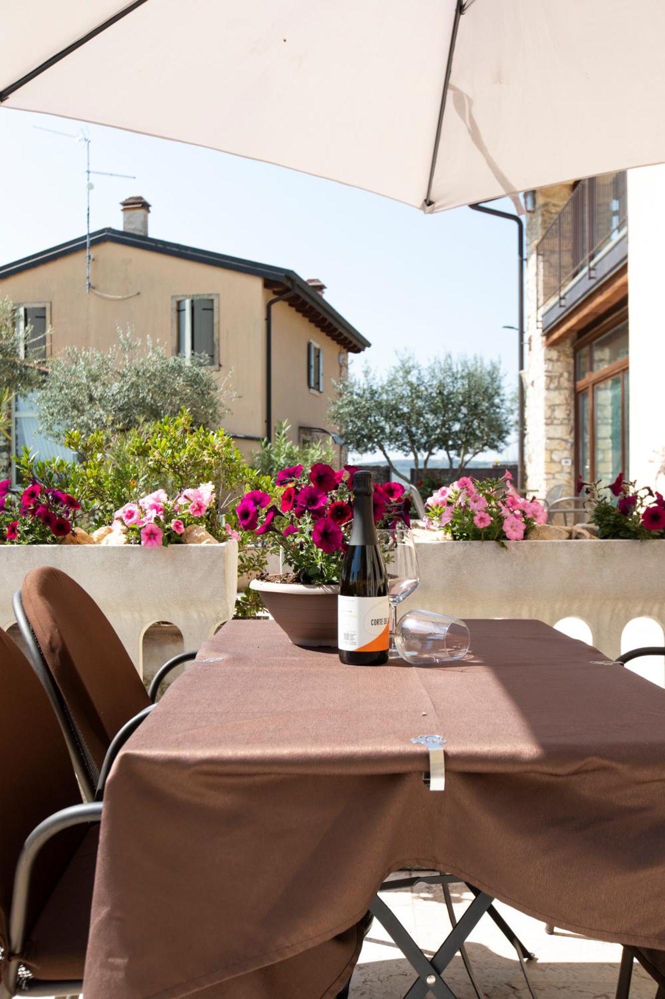 Corte Dei Soavi Suites - Apartments Soave  Exteriör bild