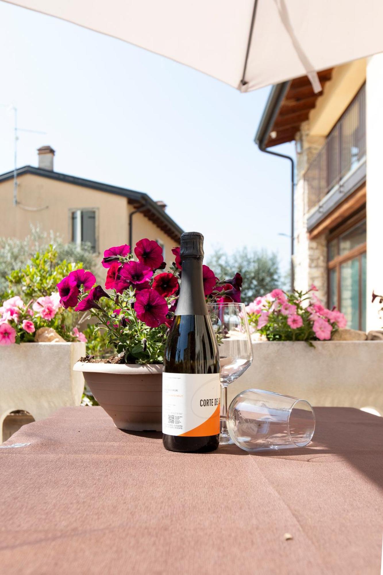 Corte Dei Soavi Suites - Apartments Soave  Exteriör bild