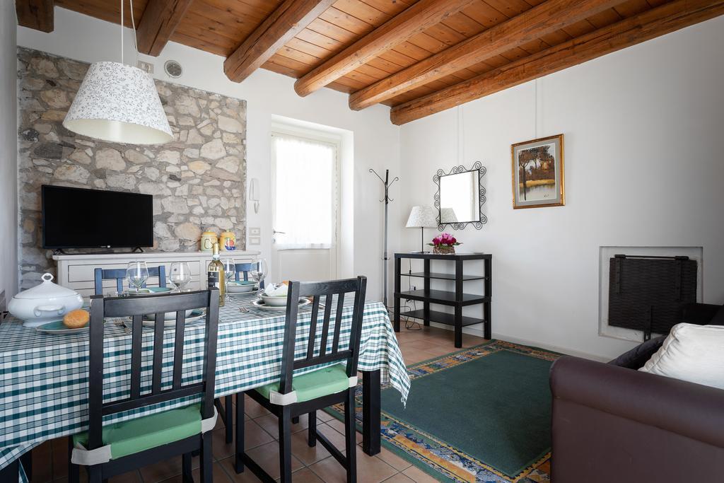 Corte Dei Soavi Suites - Apartments Soave  Rum bild