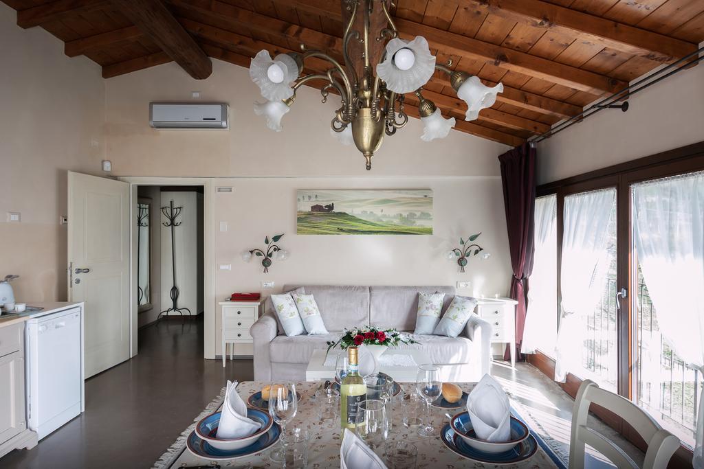 Corte Dei Soavi Suites - Apartments Soave  Rum bild
